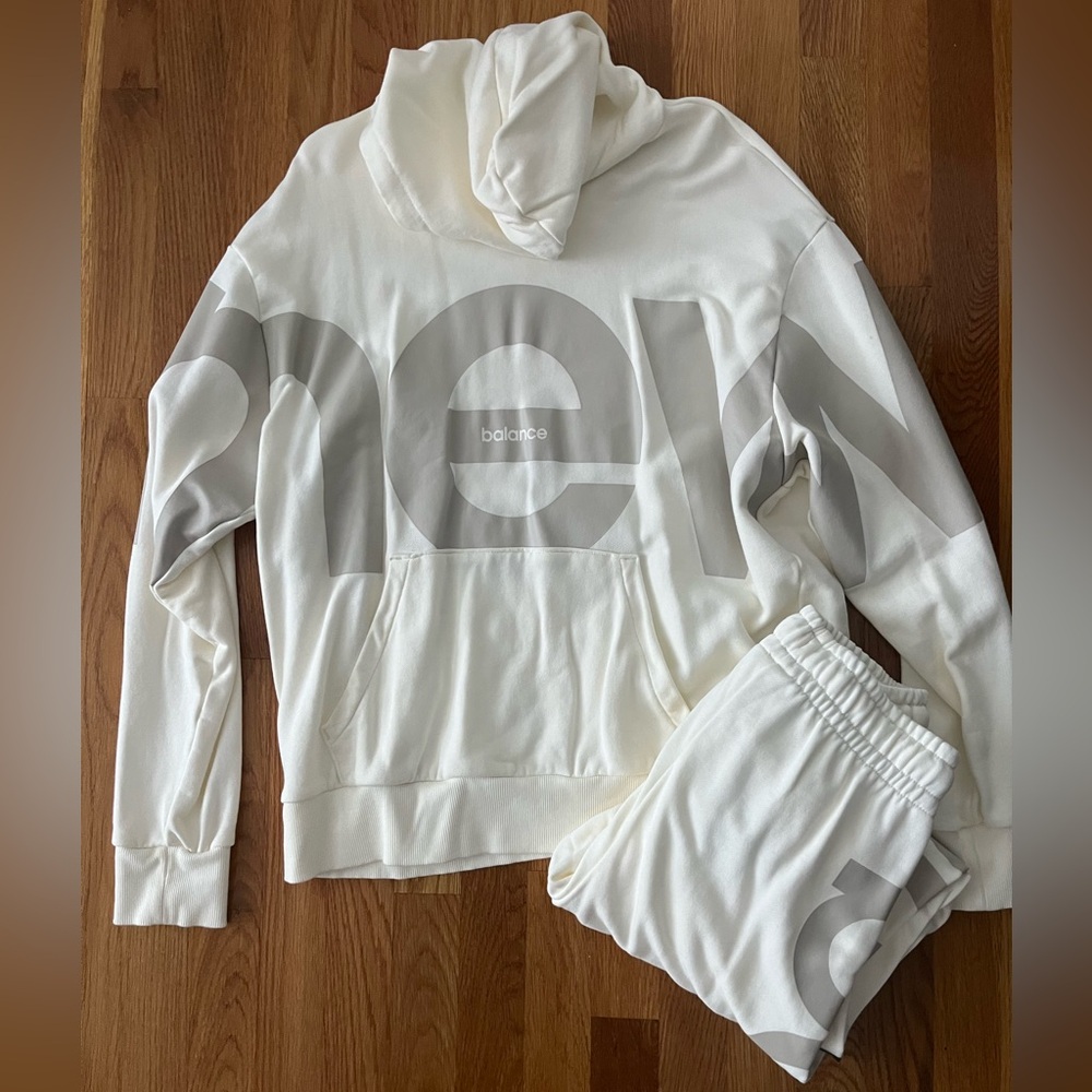 New Balance Athletics Sweatsuit. Like New/Excellent Condition. Pants have tags.